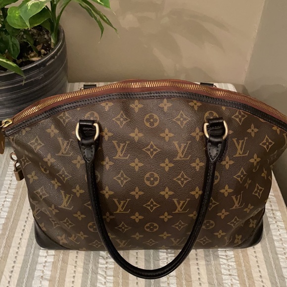 Louis Vuitton's Horizontal Lockit Bag - Picture 9 of 13